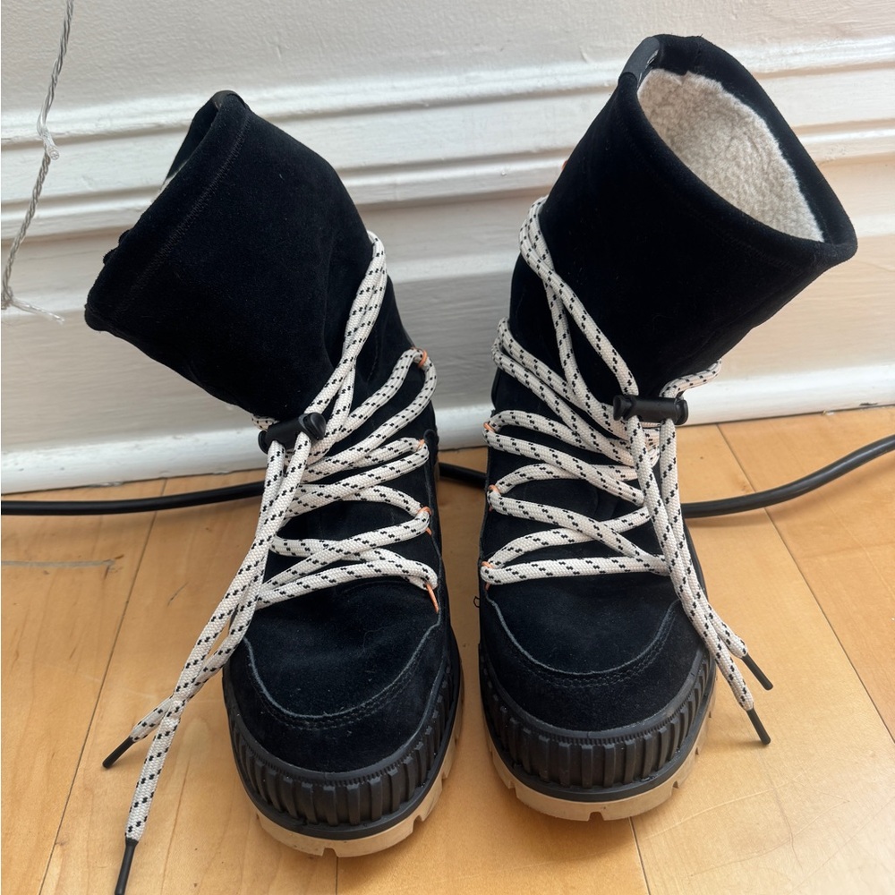 Palladium Black Winter Boots with White Laces
